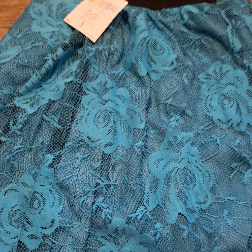 BNWT Small Lucy Skirt size small - Picture 2 of 3